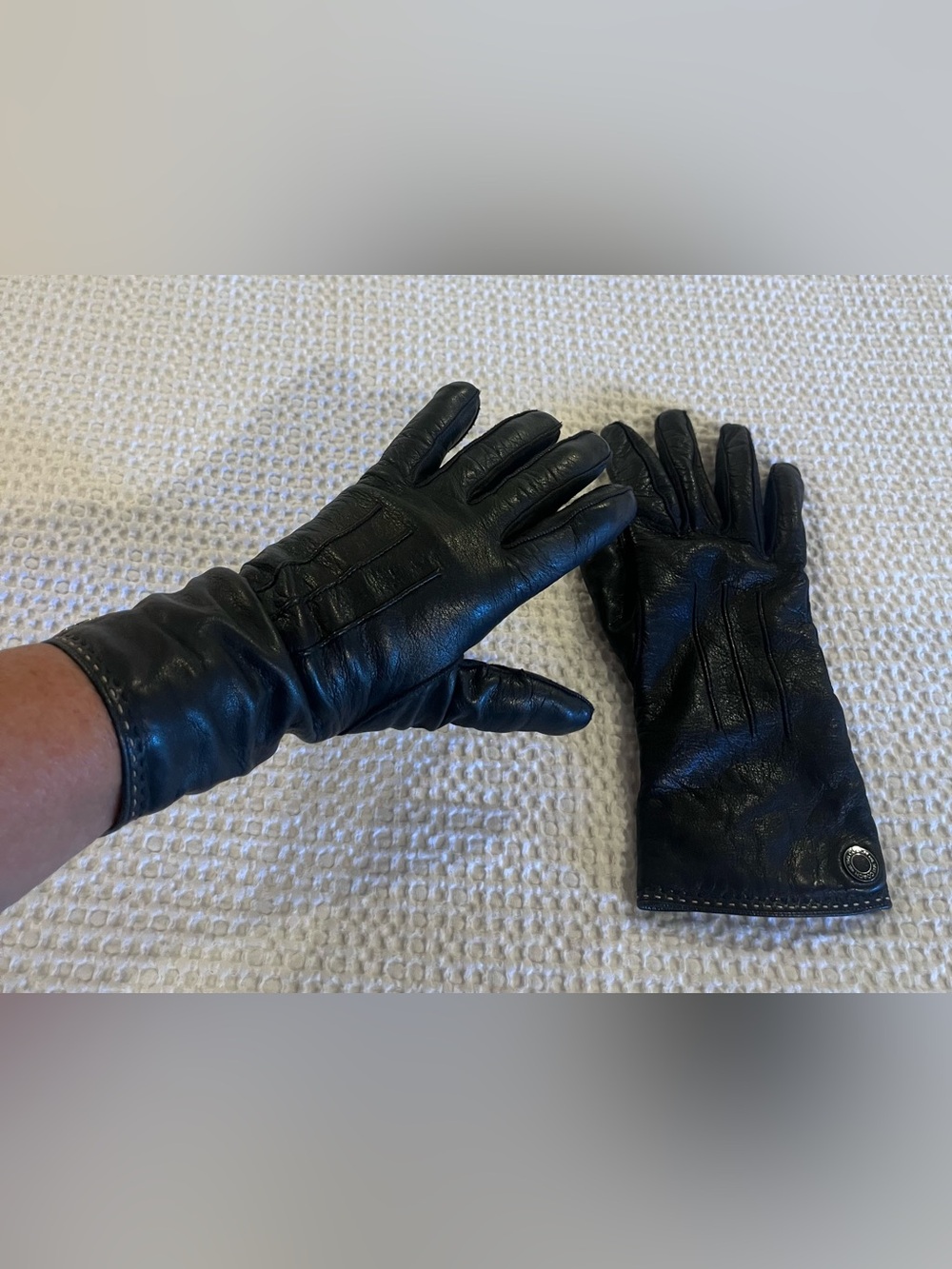 Coach women’s Black Leather Gloves - Picture 4 of 10